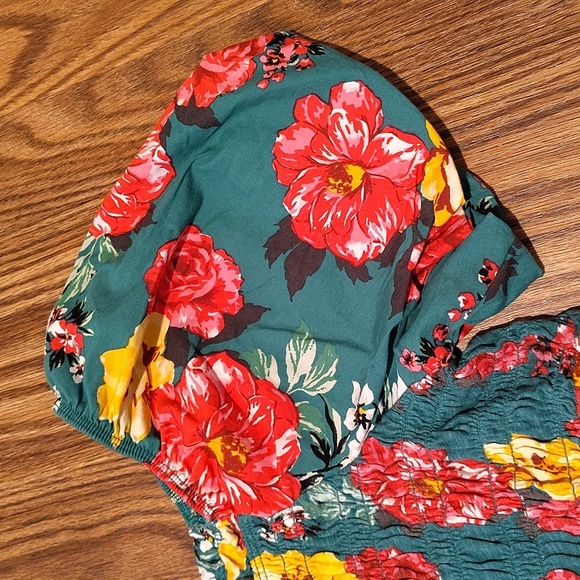 Torrid Ladies Floral Blouse,  Size M/L,  Torrid Summer Floral Top and Blouse - Picture 10 of 11